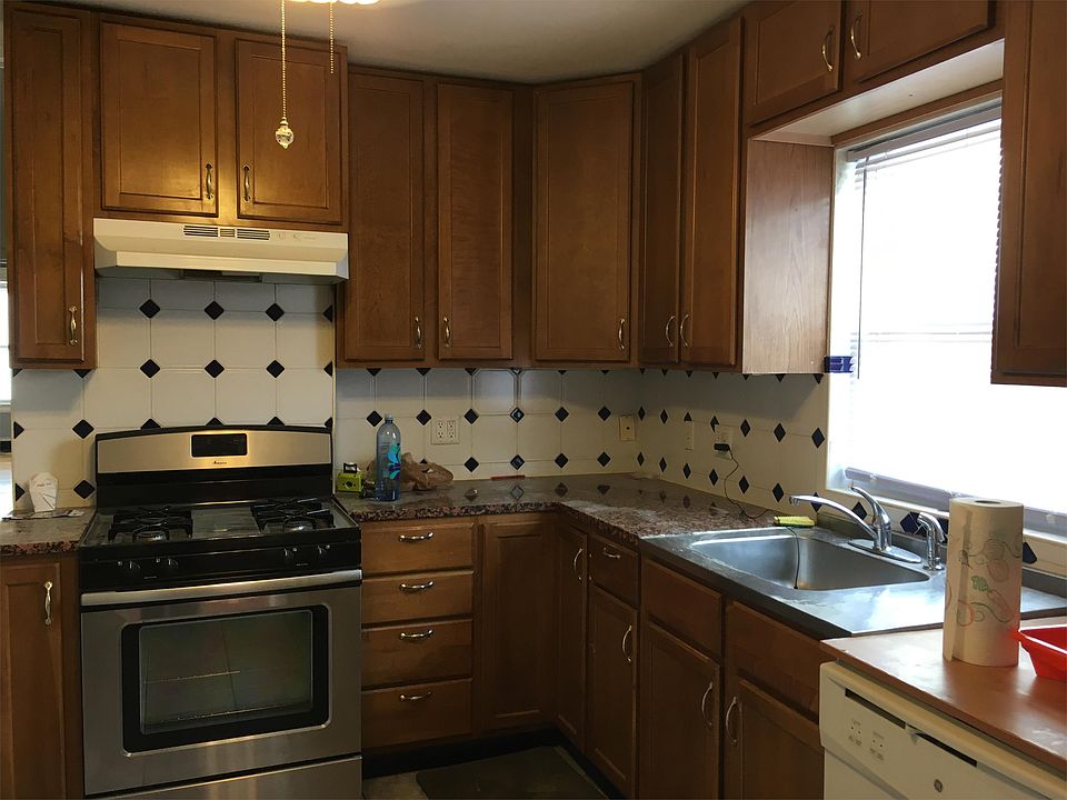 2nd image of 304 Ivy St Floor 1