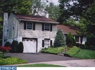 111 Anbury Ln, Willow Grove, PA 19090