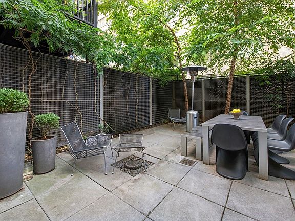 3rd image of 320 W 71st St APT 1