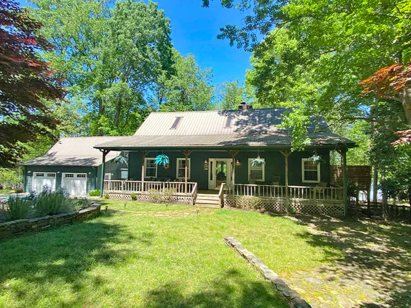 620 Greenleaf Dr, Lavonia, GA 30553