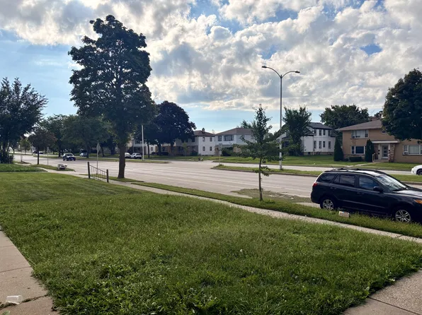 9510 W Capitol Dr, Wauwatosa, WI 53222