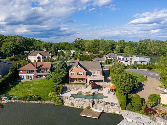 3rd image of 52 Lakeshore Dr
