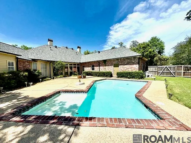 16756 Amberwood Dr — Photo 30