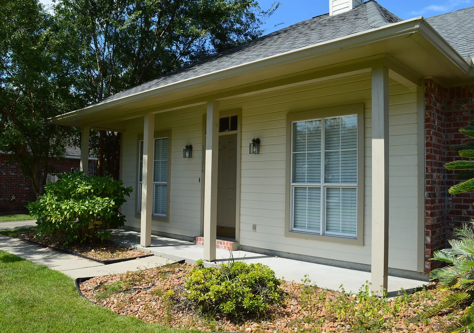 Great 3 bedroom home in Azalea Lakes- First month free with 30 day move in! — Photo 3