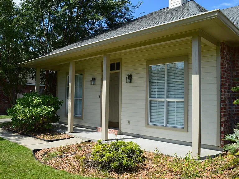 18574 Lake Iris Ave — Photo 4
