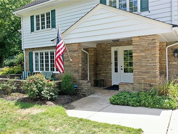 4th image of 925 Armstrong Ln