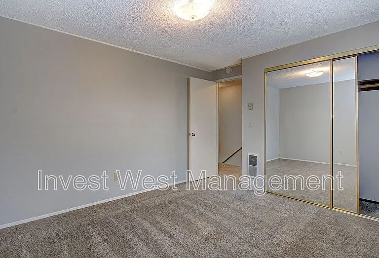710 NE 15th Ave — Photo 19
