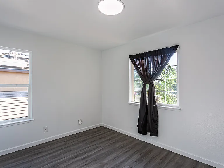 2337 N Silvervale St — Photo 39