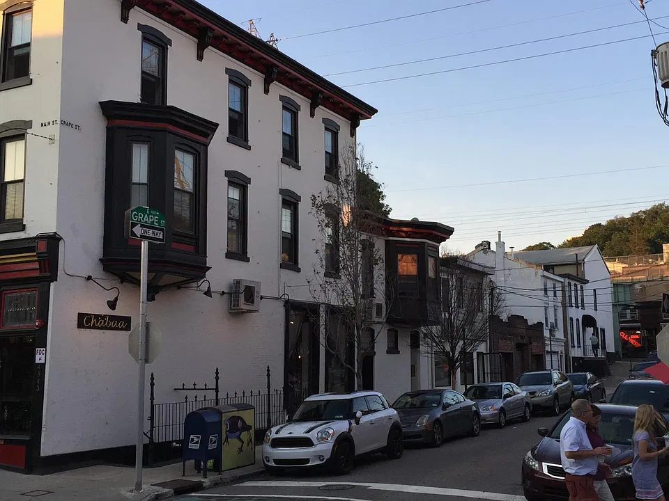 4343 Main St #2