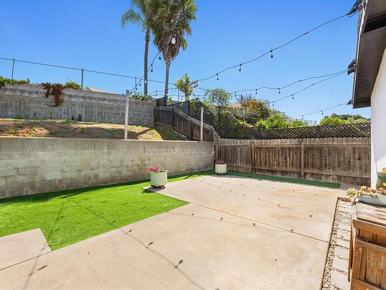 1007 Winston Dr — Photo 29
