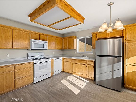 3rd image of 519 N Ferrocarril Rd