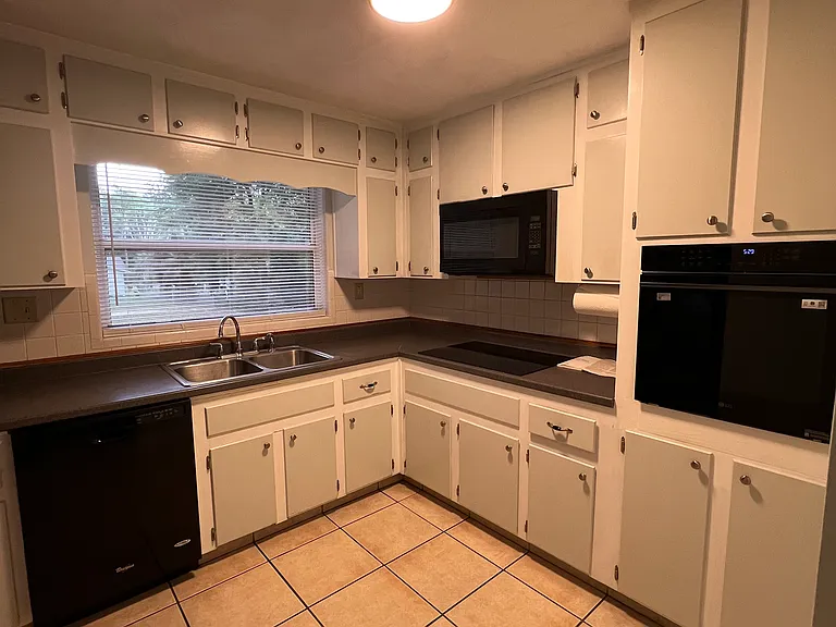 20717 SW Beach Blvd — Photo 22