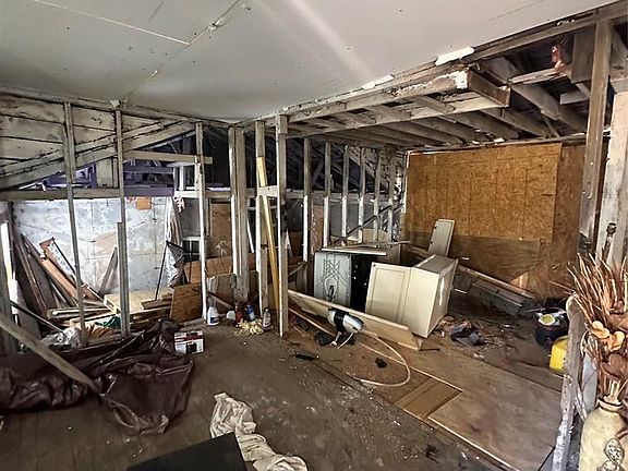 4th image of 235 SE 46th St