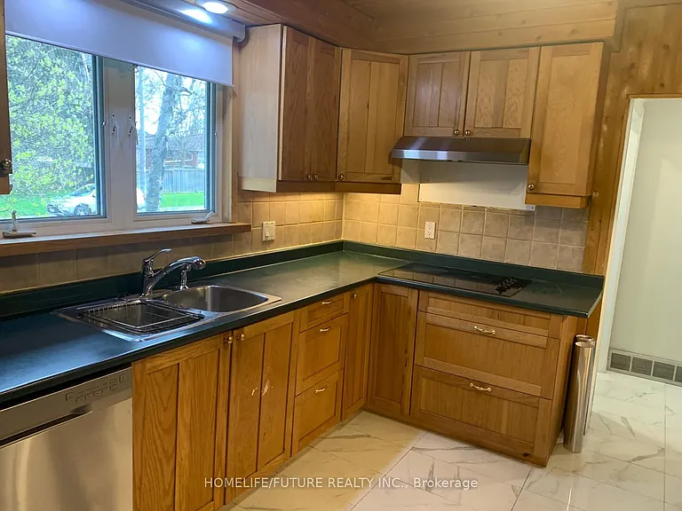 316 Walmer Rd — Photo 11