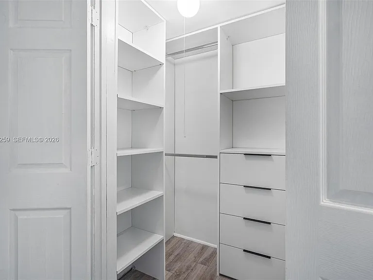7810 Beachview Dr — Photo 43