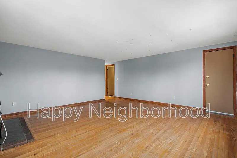 3 bed, 1.0 bath, 1100 sqft, $1,650 — Photo 3