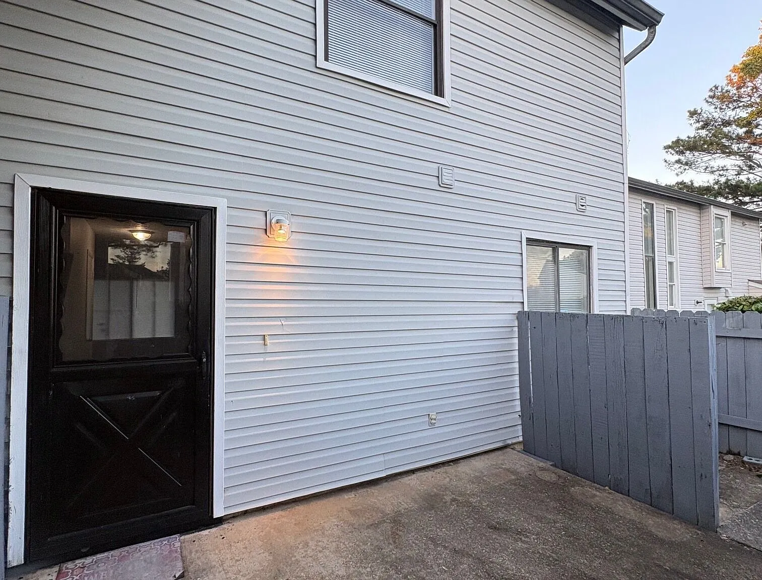 3 bed, 2.5 bath, 1392 sqft, $1,300 — Photo 3