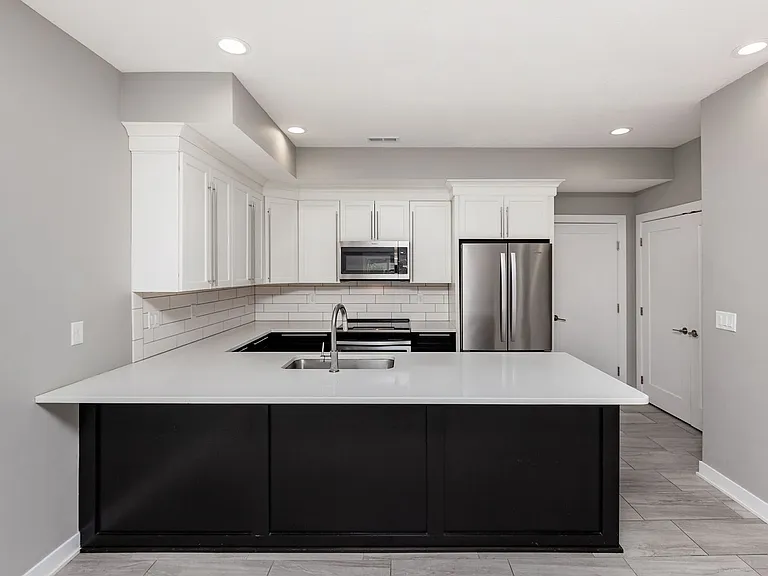 620 SE Westown Pkwy — Photo 10