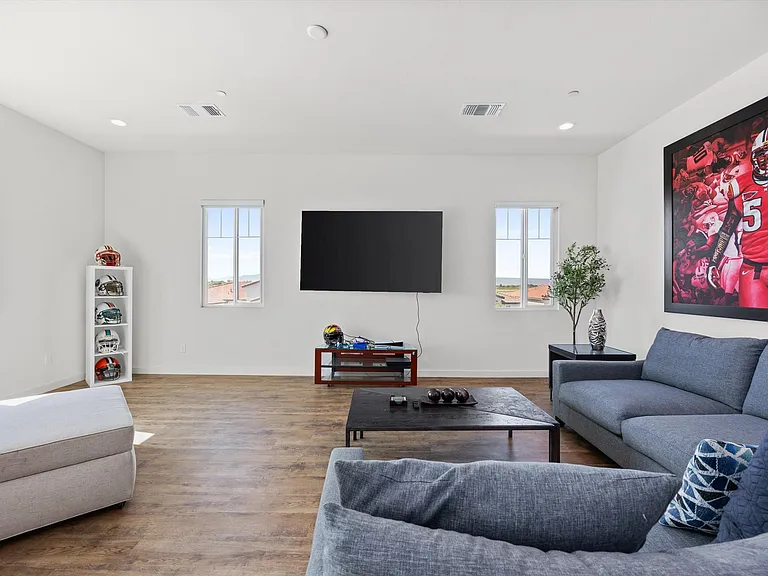 815 Gilsum Ct — Photo 39