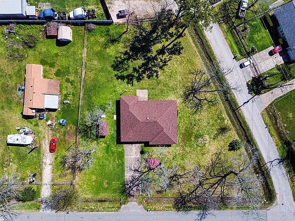 5th image of 1202 Pecan St