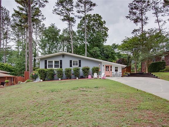 2nd image of 3056 Vine Cir