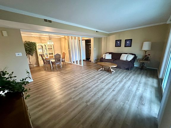 3rd image of 925 Wiltshire Dr APT D