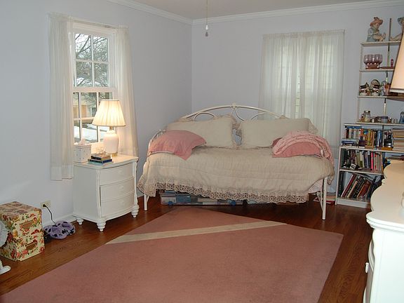 2nd image of 2224 Thornwood Ave