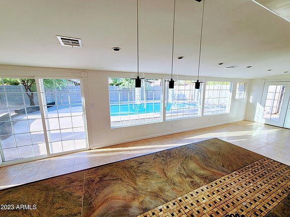 3rd image of 2802 W SOLANO Drive S