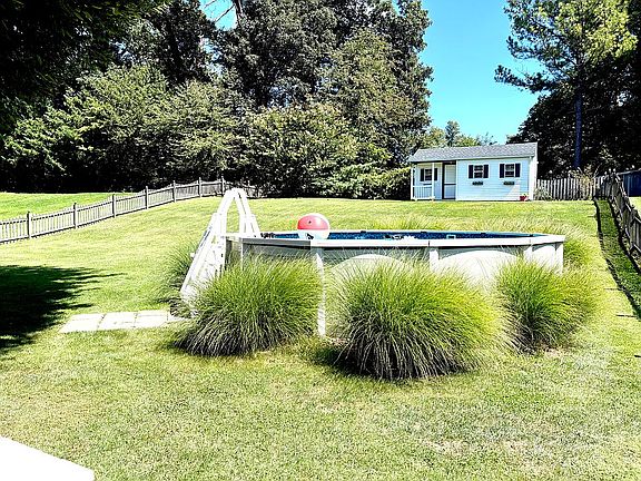 2nd image of 1009 Gullo Rd