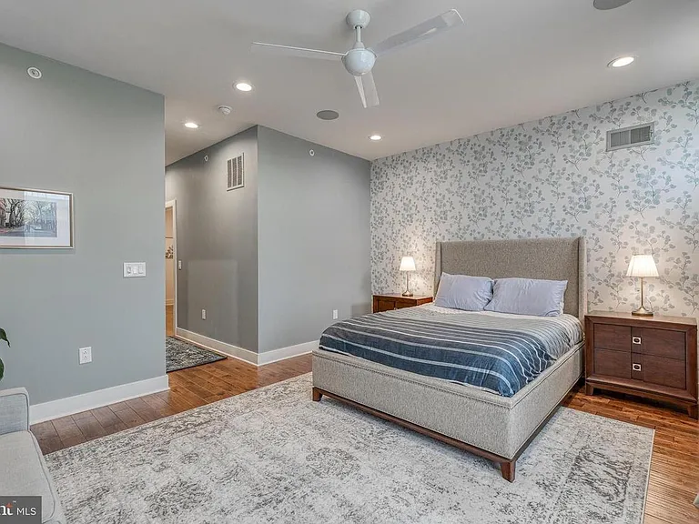 1239 E Palmer St — Photo 15