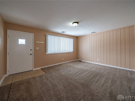 5th image of 16 Hillgard St