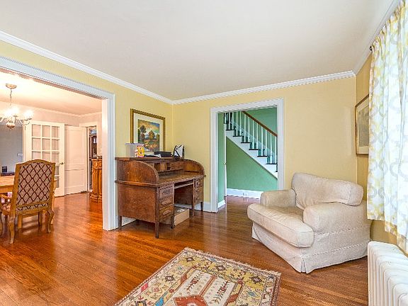 4th image of 86 Burtis Ave