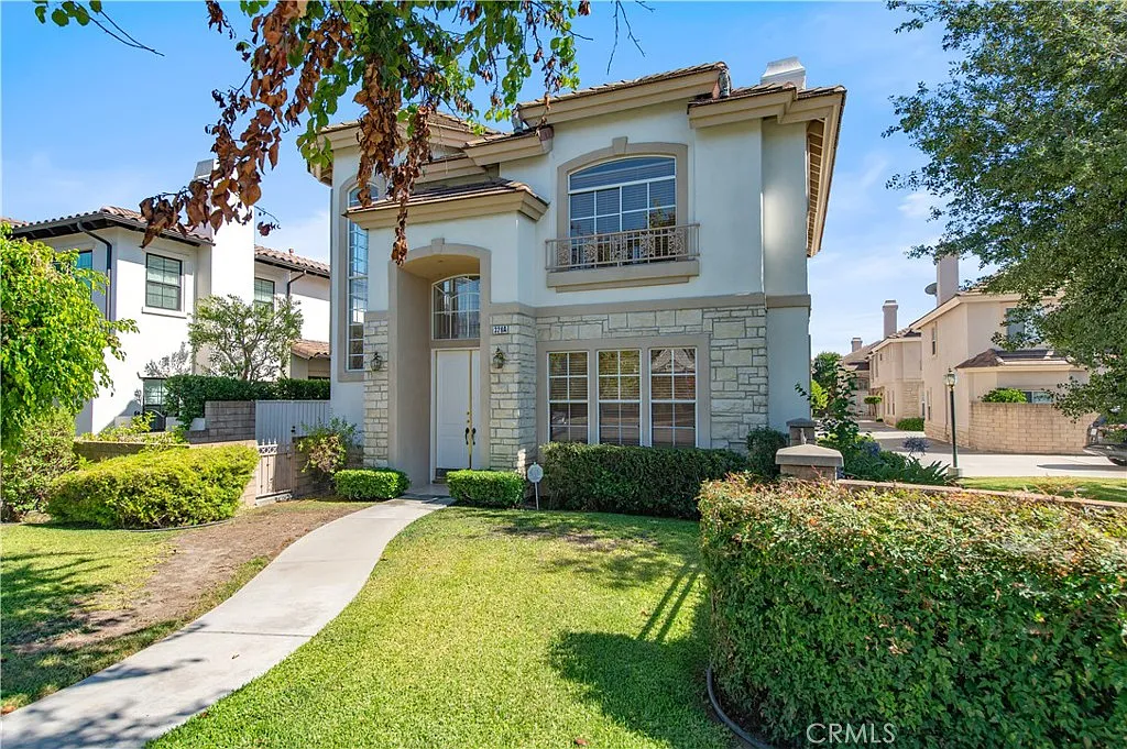 3 bed, 2.5 bath, 2010 sqft, $4,700 — Photo 2