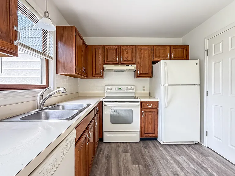 28 Pheasant Ln — Photo 8