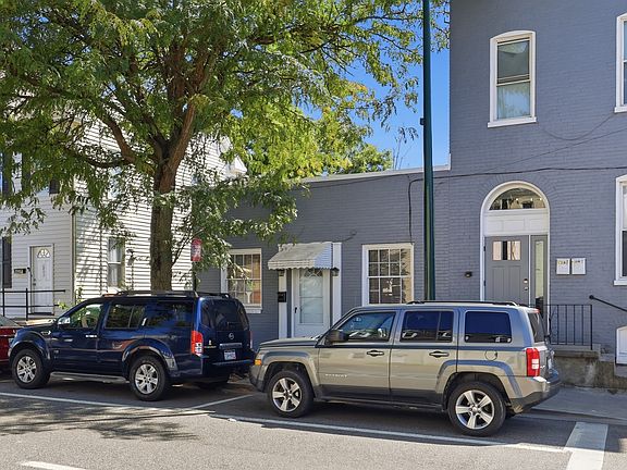 2nd image of 201 E Washington St #203