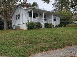 100 Mayfair Ln, Oak Ridge, TN 37830