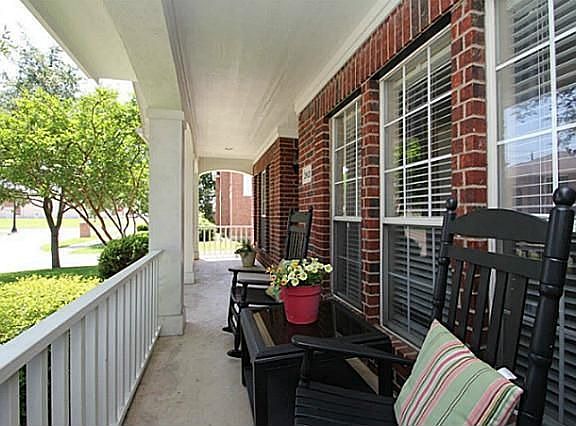 2nd image of 3920 Acorn Ln