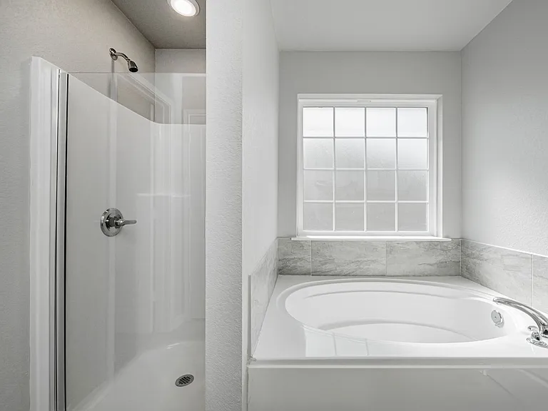 1368 Kingsgate Dr — Photo 28