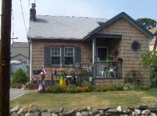 1712 Slocum St, Hewlett, NY 11557