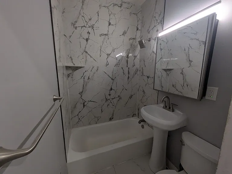 235 Davenport Ave #1B — Photo 10