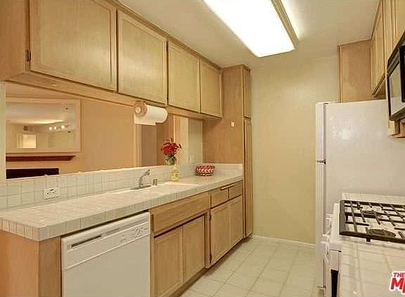 5th image of 1731 Barry Ave APT 111