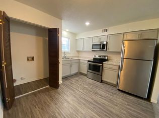 2 bedroom/1 bath condo with off-street parking, Savannah, GA 31415