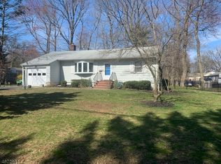 34 Sedgefield Dr, Morris Plains, NJ 07950