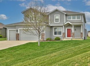 15022 Lakeview Pl, Basehor, KS 66007