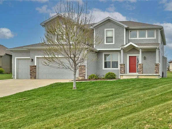 15022 Lakeview Pl, Basehor, KS 66007