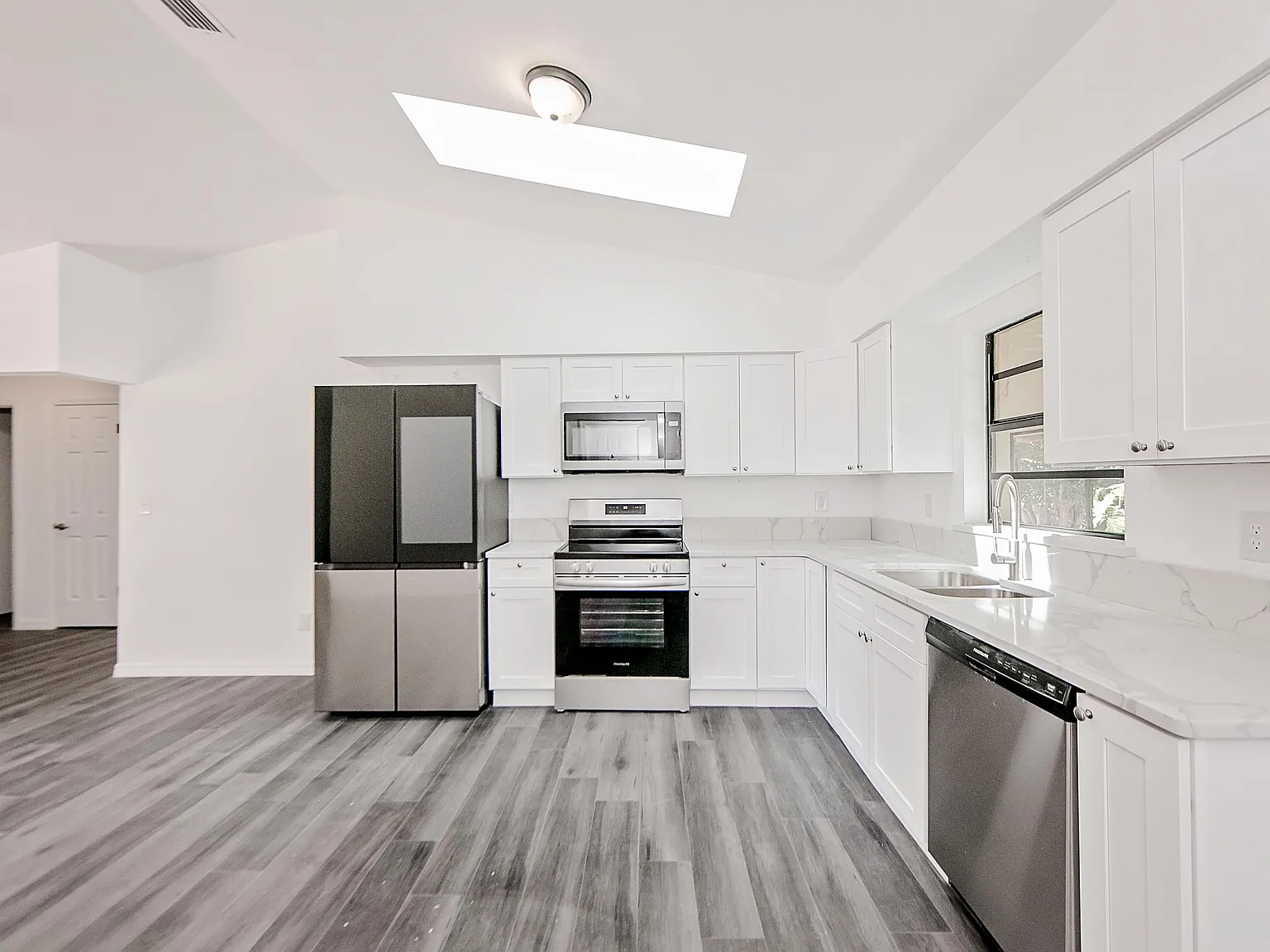 4 bed, 2.0 bath, 2000 sqft, $754 — Photo 4