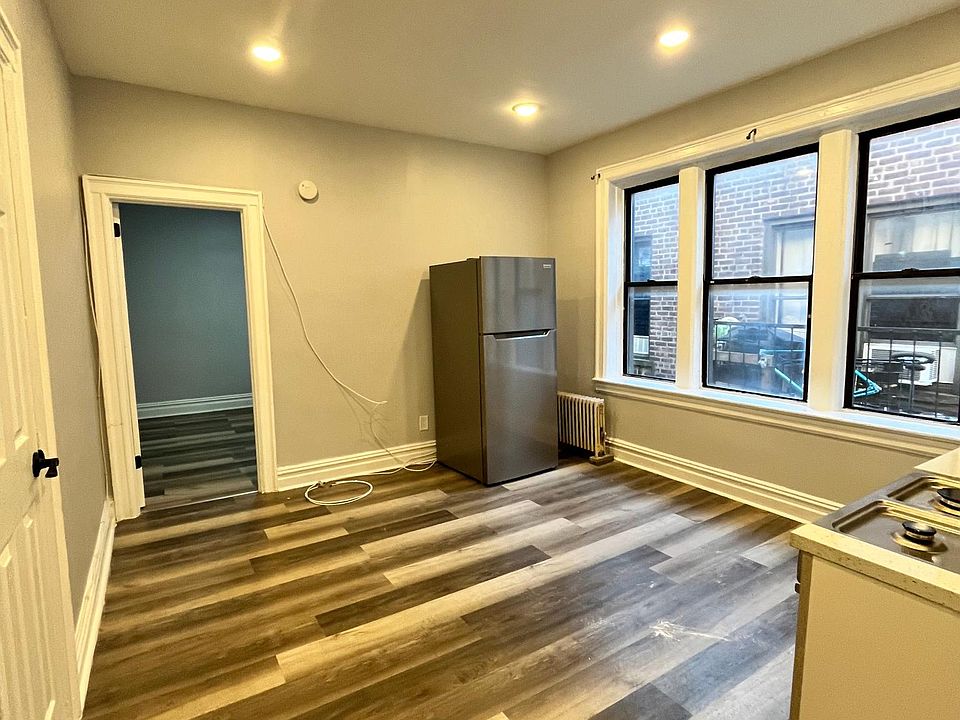 2nd image of 122 Corbin Ave #400