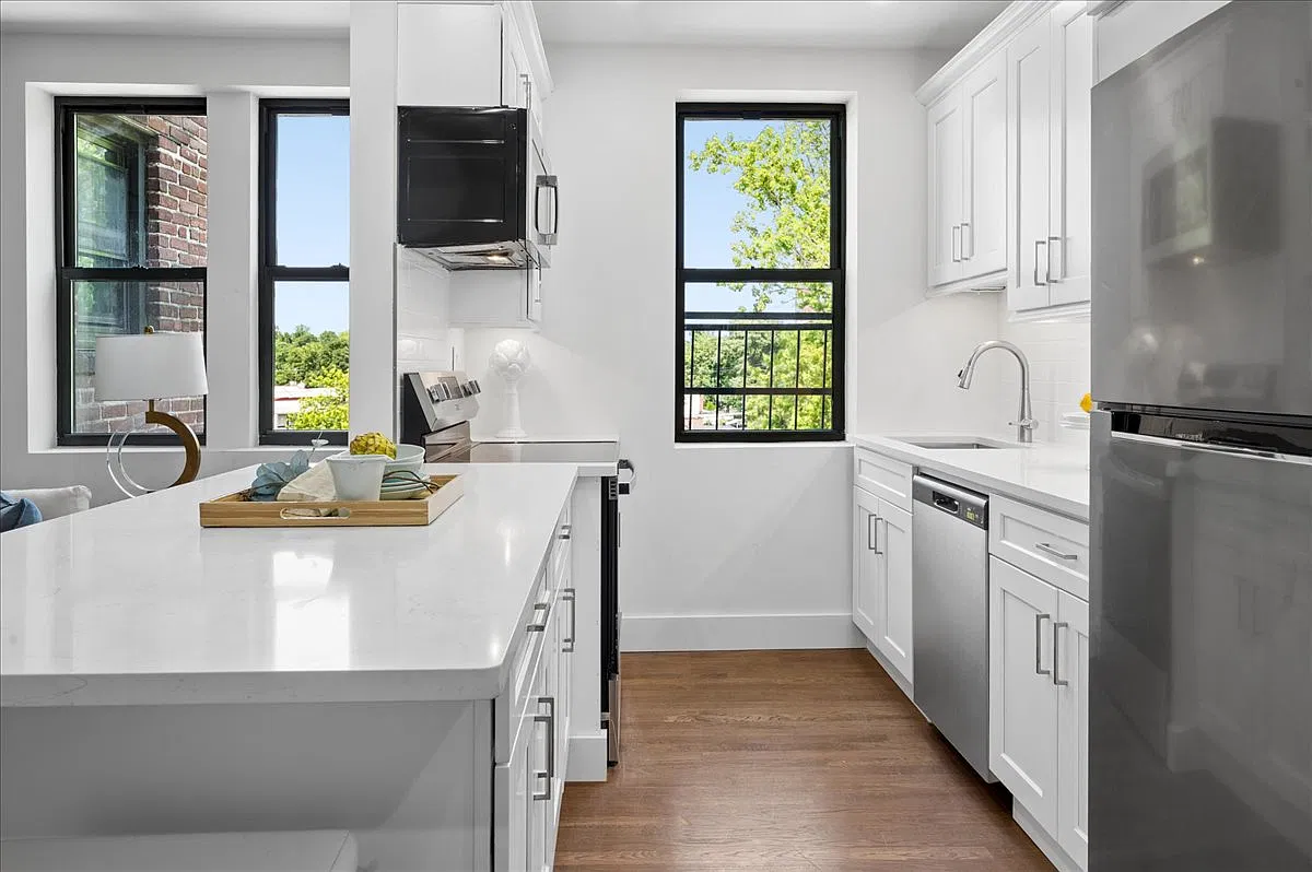 2 bed, 1000 sqft, $4,200 — Photo 2