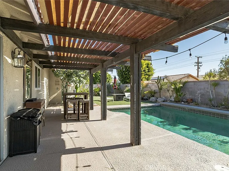 27350 Melanita Dr — Photo 2
