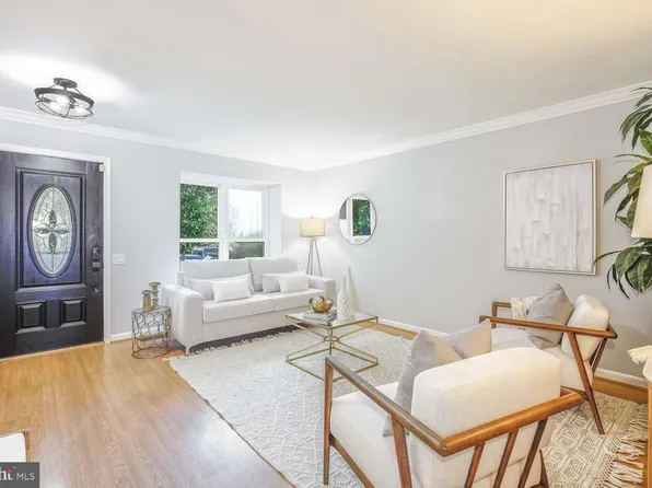 8087 Topper Ct, Alexandria, VA 22315